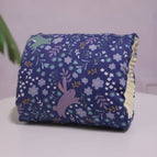Deep blue background rabbit / 25X23CM